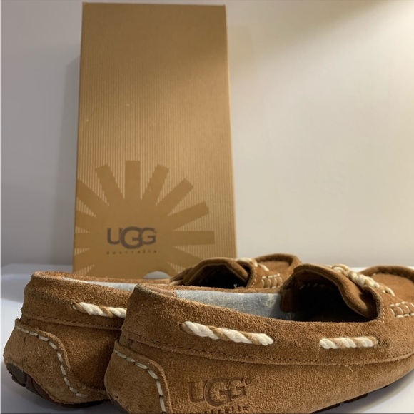 Ugg Genoa Moccasins - Picture 2 of 6